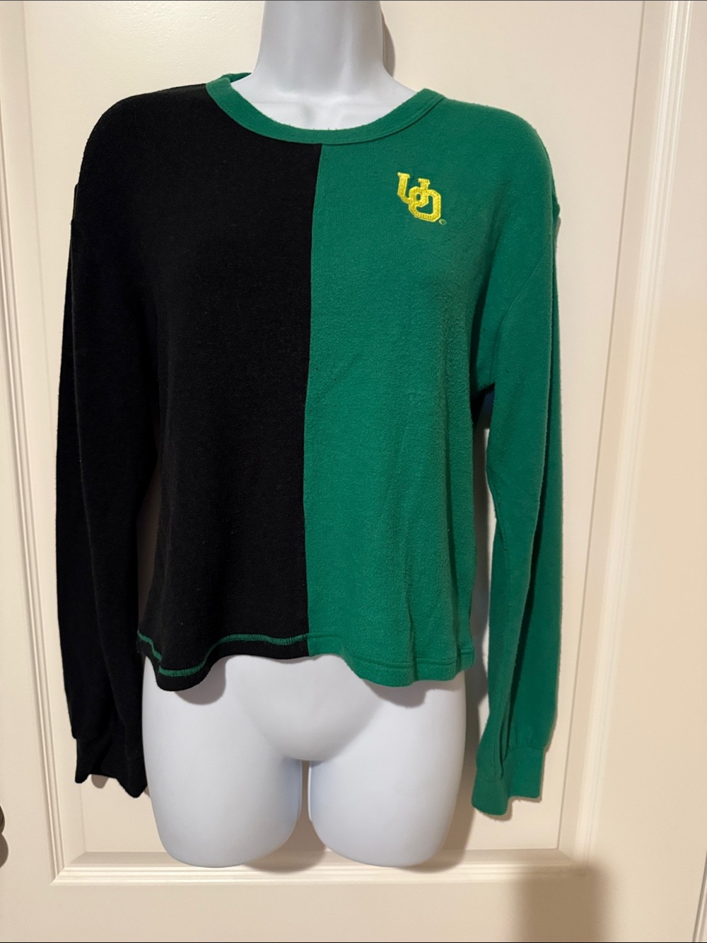 💚💛 UO Colorblock Black & Green Crewneck Sweatshirt with Yellow Logo
